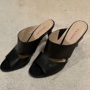 TESORI women’s GENUINE LEATHER slip on sandals. Textured leather Sz 7 high heel